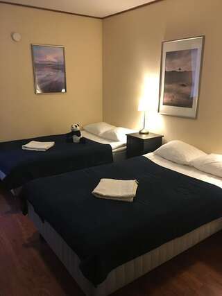 Мотели Viking Motel Ханко Двухместный номер с 2 отдельными кроватями и общей ванной комнатой-2